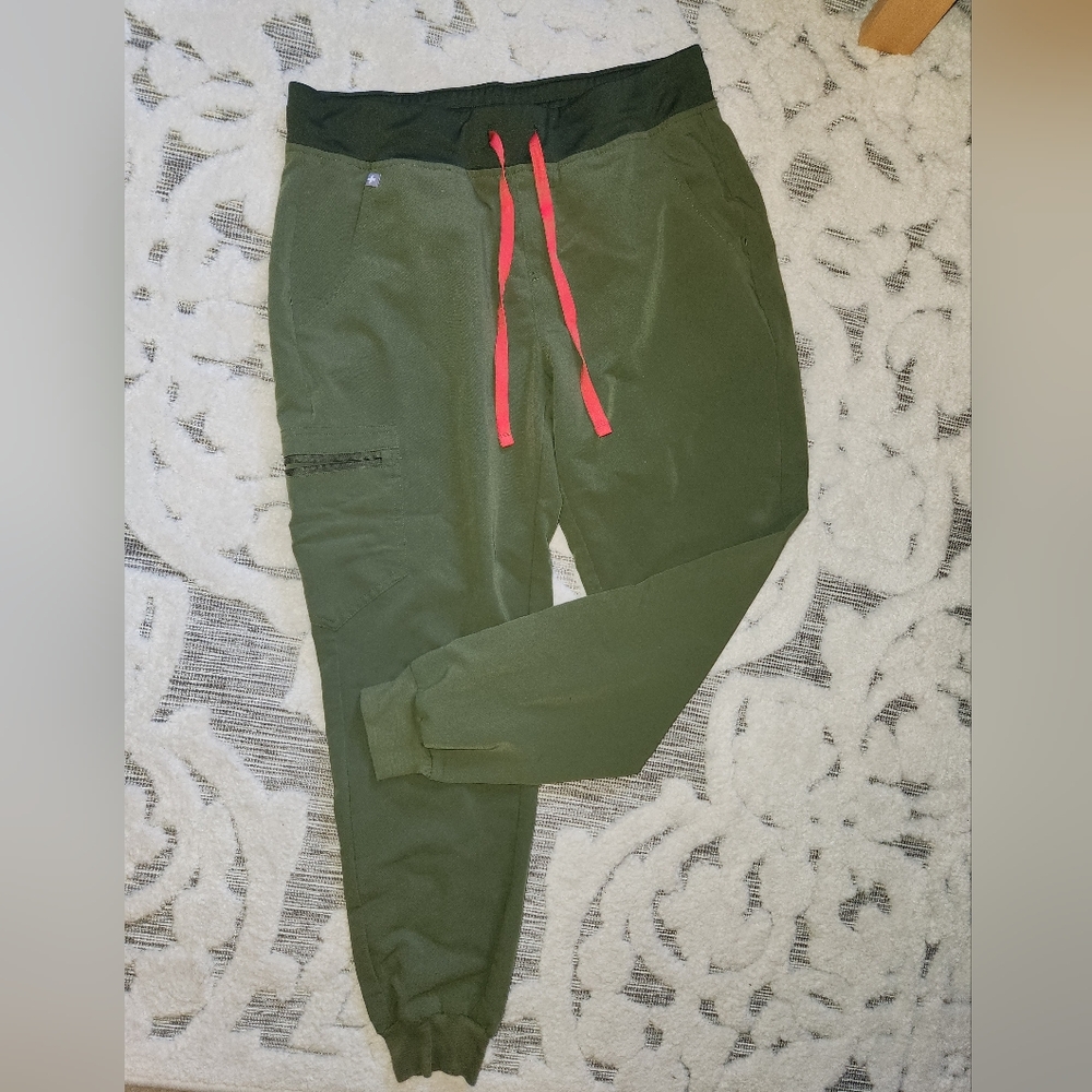 FIGS moss green Zamora joggers size Medium